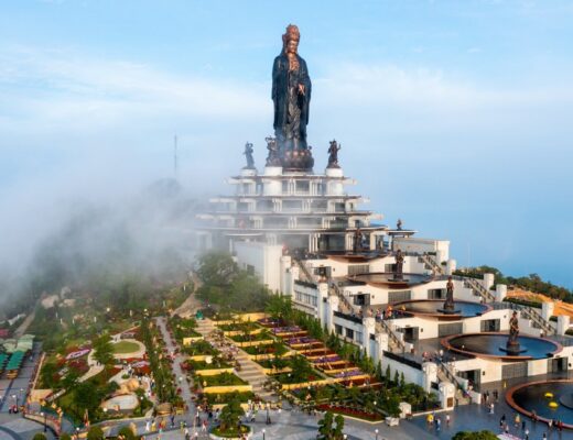 Toan canh nui ba den